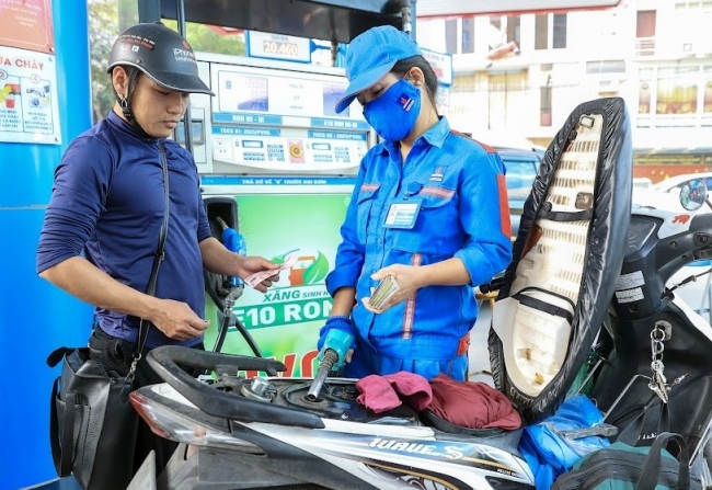 Từ 15h chiều 15/1, giá xăng tăng từ 143 đồng - 152 đồng/lít