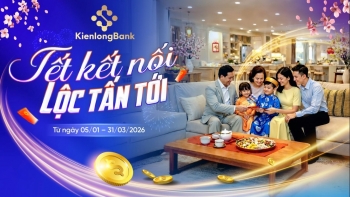 KienlongBank tặng quà khách hàng gửi tiết kiệm hơn 5,5 tỷ đồng dịp Tết Bính Ngọ với chương trình “Tết kết nối - Lộc tấn tới”.