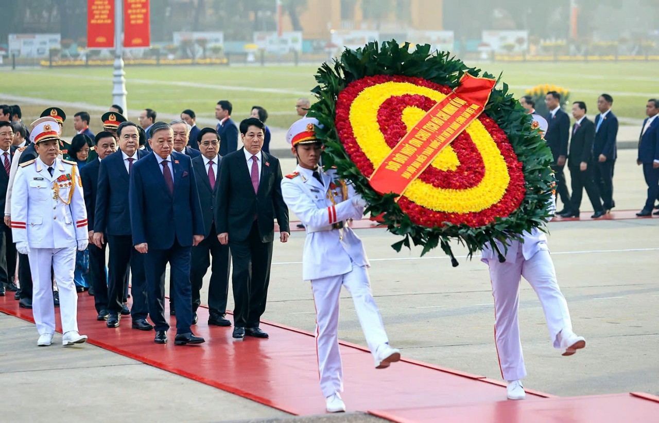 cac dai bieu du dai hoi xiv vao lang vieng chu tich ho chi minh