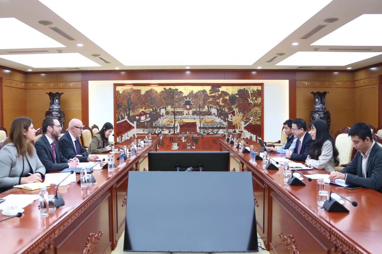 Việt Nam - Vương quốc Anh hợp tác hoàn thiện các cơ chế vận hành Trung tâm Tài chính quốc tế