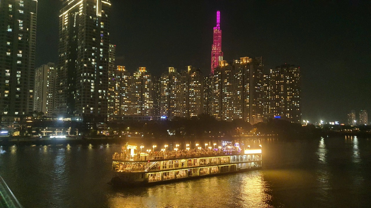 Kinh tế dịch vụ 24/7 mở rộng dư địa thu ngân sách cho TP. Hồ Chí Minh Kinh tế dịch vụ 24/7 mở rộng dư địa thu ngân sách cho TP. Hồ Chí Minh