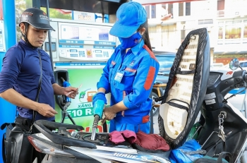 Từ 15h chiều 22/1, giá xăng giảm, giá dầu tăng