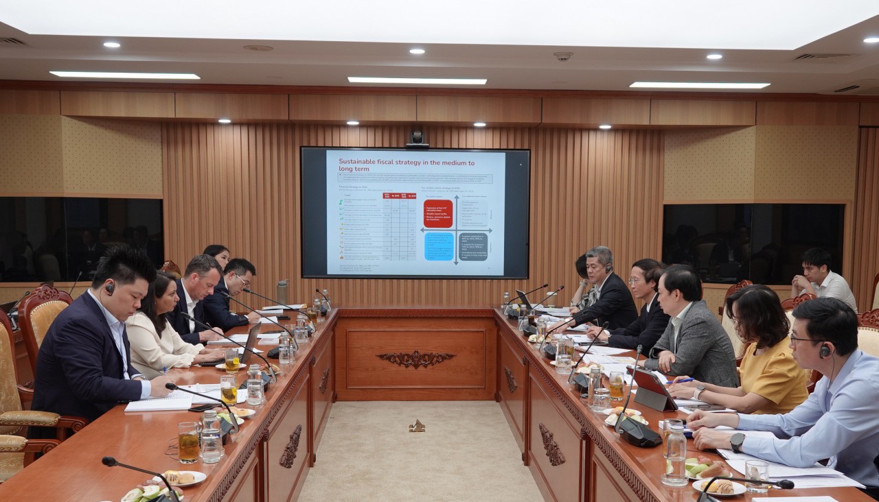 Fitch Ratings nâng xếp hạng tín nhiệm công cụ nợ dài hạn cao cấp có bảo đảm của Việt Nam lên mức BBB- Fitch Ratings nâng xếp hạng tín nhiệm công cụ nợ dài hạn cao cấp có bảo đảm của Việt Nam lên mức BBB-