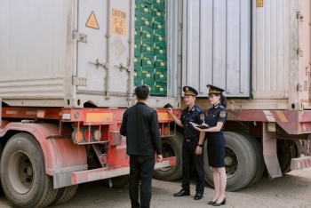 Cuối năm, xuất nhập khẩu tăng 15 - 20%, buôn lậu “ăn theo” tại địa bàn Hải quan khu vực XIV