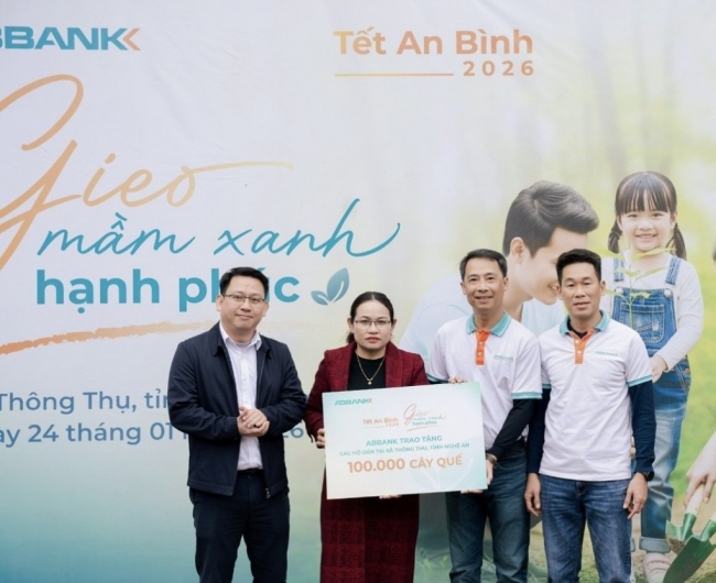ABBANK trao tặng 100.000 cây quế cho người dân xã Thông Thụ, Nghệ An