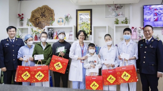 Hải quan lan tỏa xuân nhân ái đến cộng đồng dịp Tết Nguyên đán 2026