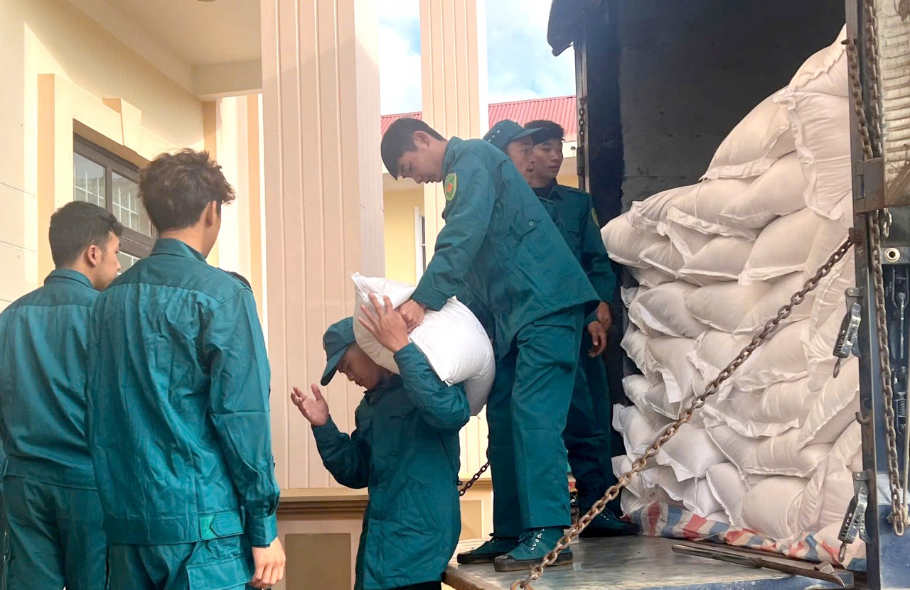 Gần 14.000 hộ dân ở Lâm Đồng đã nhận hơn 701 tấn gạo dự trữ quốc gia dịp Tết Bính Ngọ