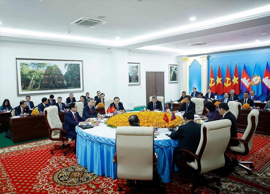 Việt Nam coi trọng và ưu tiên phát triển quan hệ đoàn kết đặc biệt với Campuchia và Lào