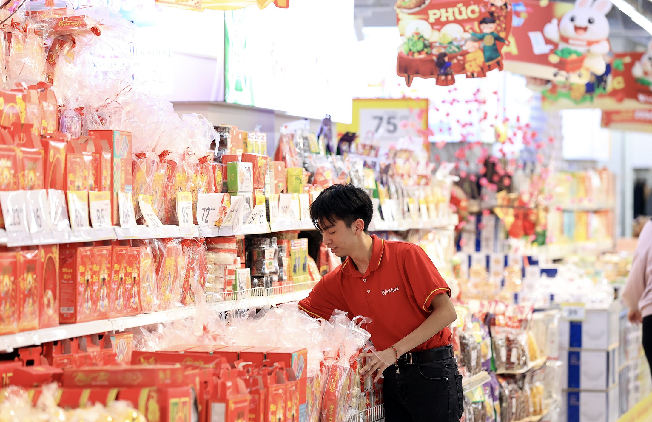 Nhộn nhịp thị trường mua sắm Tết Bính Ngọ