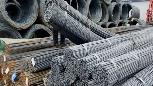Ngày 12/2: Giá thép trên sàn giao dịch giảm, quặng sắt tăng