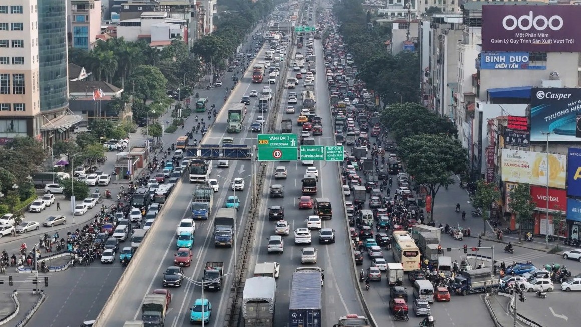 Hà Nội: Tăng cường phân luồng, xử lý vi phạm dừng đỗ để giảm ùn tắc dịp cận Tết