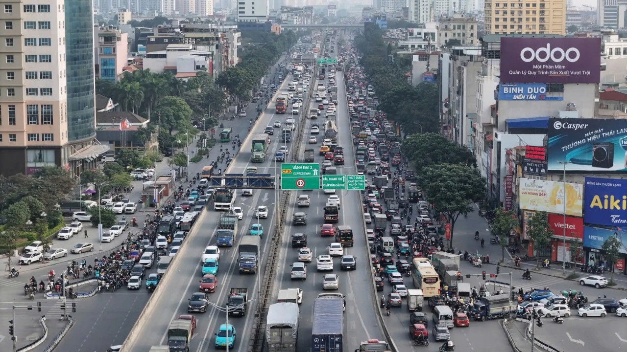 Hà Nội: Tăng cường phân luồng, xử lý vi phạm dừng đỗ để giảm ùn tắc dịp cận Tết