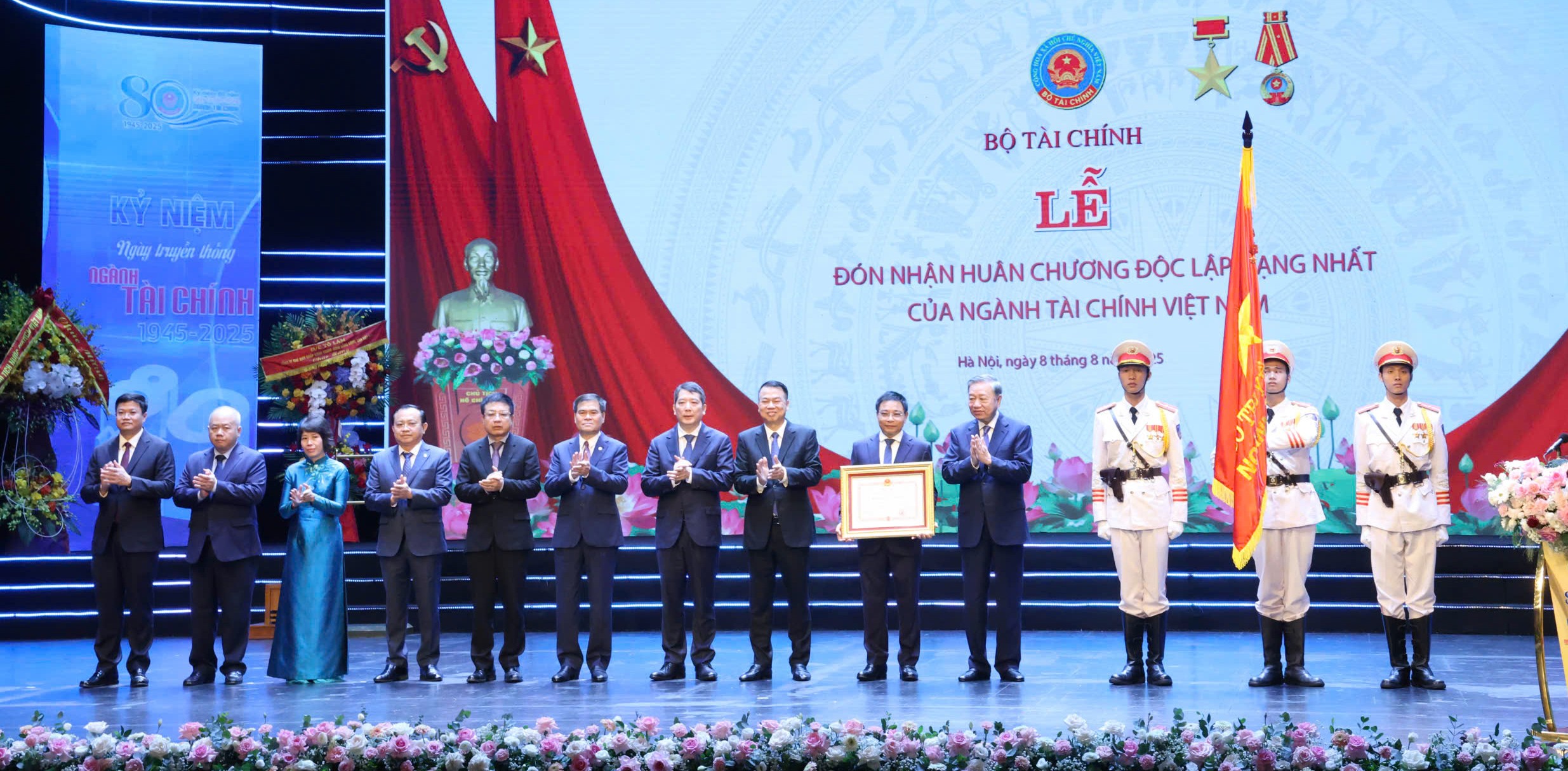 Ngành Tài chính vững vàng cùng đất nước bước vào mùa Xuân mới