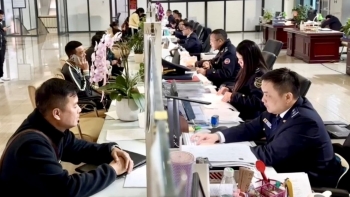 Khẩn trương gỡ vướng thủ tục gia công, sản xuất xuất khẩu và xuất nhập khẩu tại chỗ