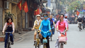 Người Hà Nội thảnh thơi sáng mùng 1 Tết