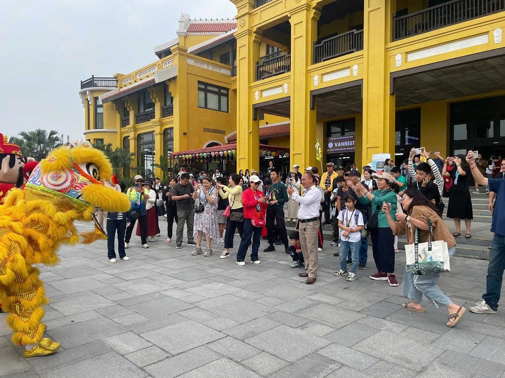 Quảng Ninh thu từ du lịch ước đạt hơn 1.000 tỷ đồng trong 5 ngày nghỉ Tết Nguyên đán