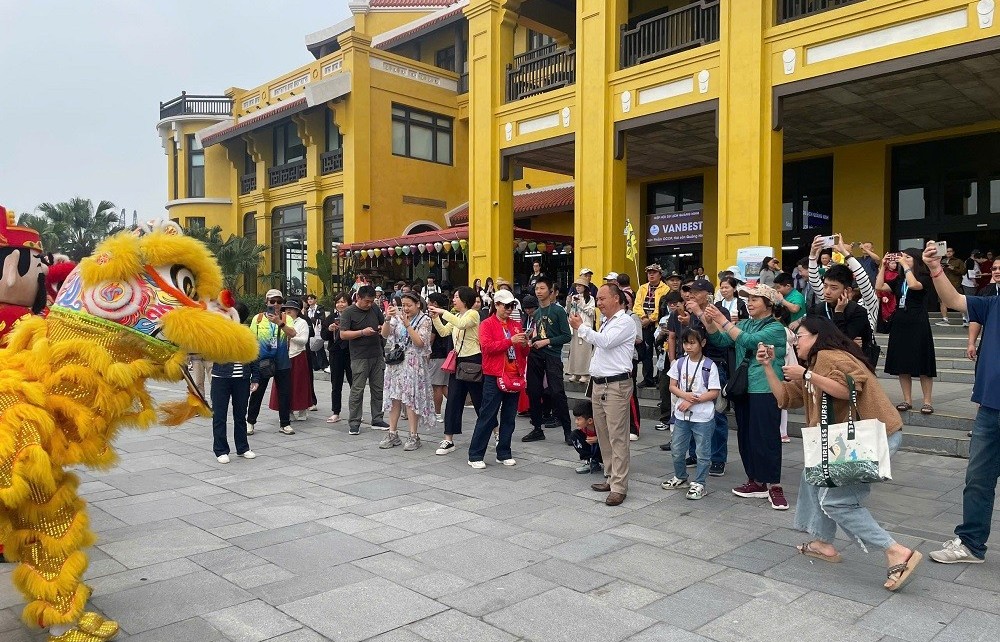 Quảng Ninh thu từ du lịch ước đạt hơn 1.000 tỷ đồng trong 5 ngày nghỉ Tết Nguyên đán