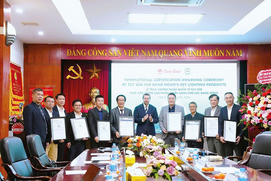 Năm 2025 nhìn từ Rạng Đông - khi năng lực thích ứng trở thành lợi thế Năm 2025 nhìn từ Rạng Đông - khi năng lực thích ứng trở thành lợi thế