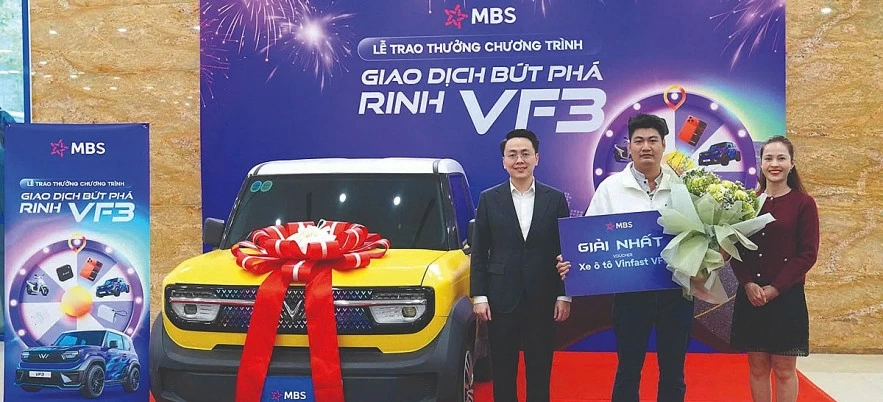 Khách hàng bay 2.000 km nhận xế hộp, tung ưu đãi “All-in-one” Khách hàng bay 2.000 km nhận xế hộp, tung ưu đãi “All-in-one”