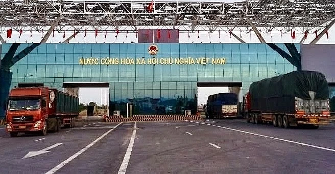 undefined Hoạt động xuất nhập khẩu tại Móng Cái sôi động trở lại sau kỳ nghỉ Tết 2026