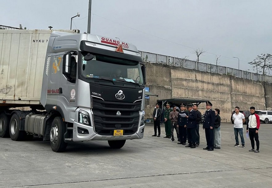 Hoạt động xuất nhập khẩu tại Móng Cái sôi động trở lại sau Tết 2026
