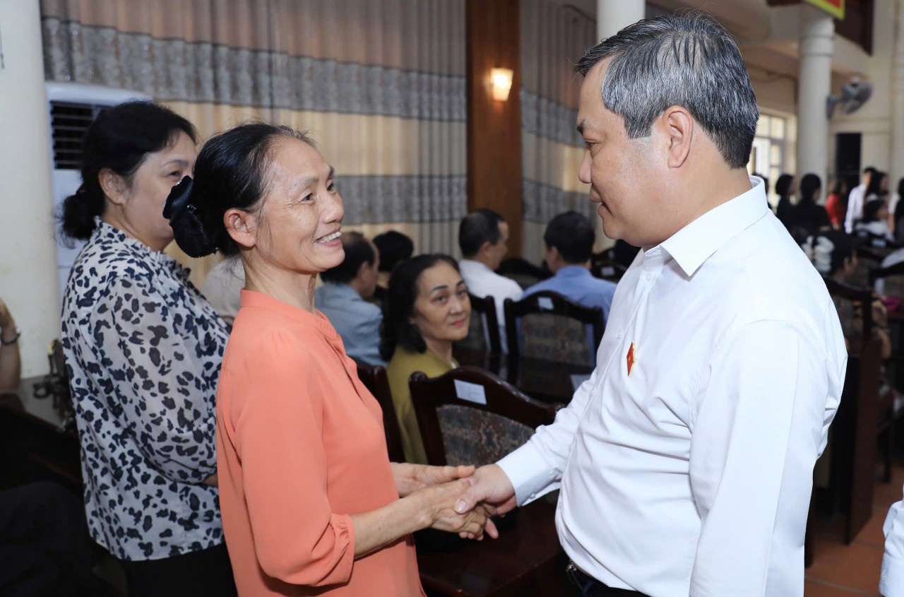 Chủ tịch UBND TP. Hà Nội Vũ Đại Thắng và các ứng cử viên đại biểu HĐND thành phố tiếp xúc cử tri, vận động bầu cử