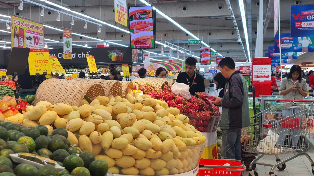 Giá thực phẩm, ăn uống ngoài gia đình và dịch vụ giao thông dịp Tết đẩy CPI tháng 2 tăng 1,14%