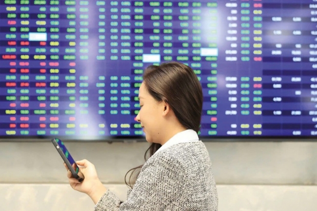 Thị trường rung lắc ngắn hạn, cơ hội dài hạn vẫn còn