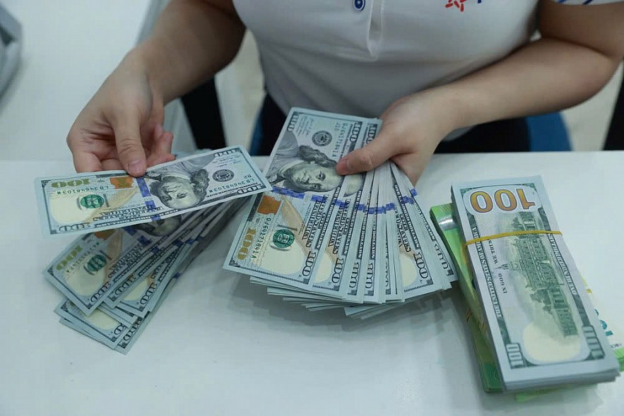 Xăng dầu và tỷ giá tạo áp lực lên chính sách tiền tệ