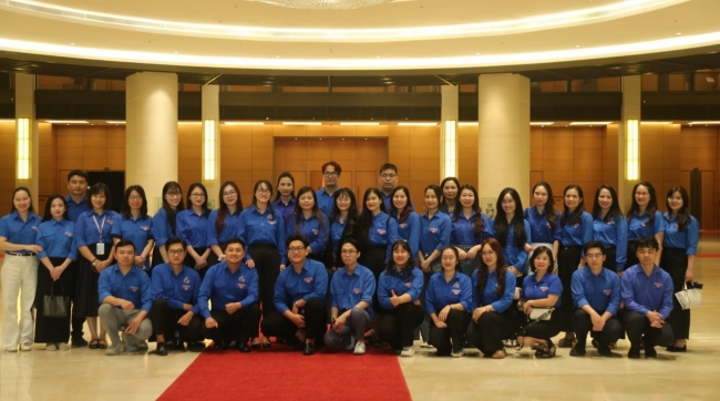 Tuổi trẻ Bộ Tài chính tham quan Nhà Quốc hội, hướng tới kỳ bầu cử Quốc hội khóa XVI