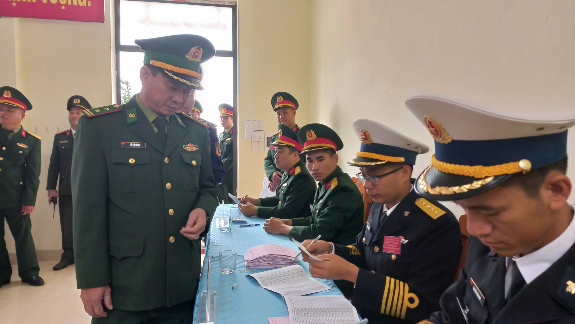 Cử tri đặc khu Bạch Long Vĩ (Hải Phòng) bầu cử sớm- Ảnh 5.