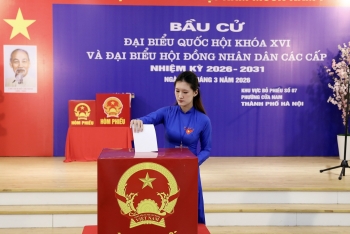 Người dân Thủ đô háo hức, hân hoan đi bầu cử