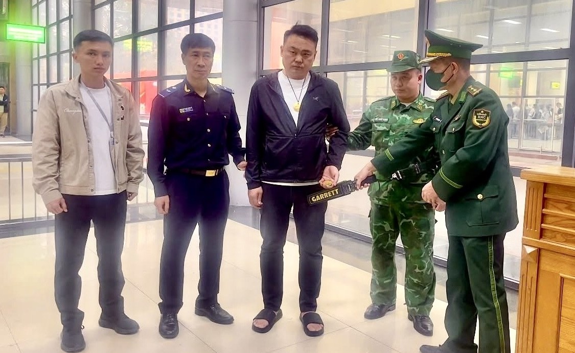 Quảng Ninh: Bắt giữ đối tượng vận chuyển gần 20 cây vàng qua cửa khẩu Móng Cái