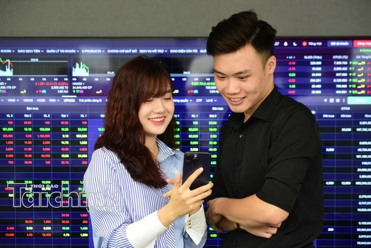 chung khoan ngay 19 10 co phieu lon keo vn index xuong duoi 1 700 diem