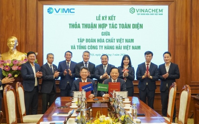 Vinachem và Tổng công ty Hàng hải Việt Nam ký kết thỏa thuận hợp tác toàn diện
