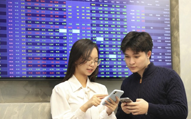 Chứng khoán phái sinh ngày 29/4: Chênh lệch dương trở lại, dòng tiền thận trọng trước kỳ nghỉ lễ