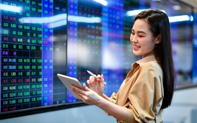 Chứng khoán phái sinh ngày 22/4: Chênh lệch dương trở lại, lạc quan khi VN30 bứt khỏi ngưỡng 2.000 điểm