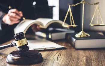 Kết luận của Bộ Chính trị về Đề án nghiên cứu xây dựng chế định luật sư công