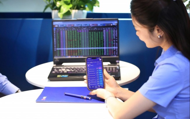 Chứng khoán ngày 22/4: Cổ phiếu Vingroup dẫn dắt đà tăng, VN-Index hướng tới vùng đỉnh cũ