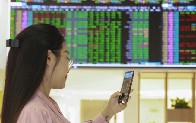 Chứng khoán ngày 23/4: Thị trường phân hóa mạnh, VN-Index vẫn giữ đà tăng