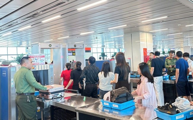 Dịp lễ 30/4 - 01/5, Tân Sơn Nhất khai thác 750 chuyến bay, phục vụ 125.000 khách mỗi ngày