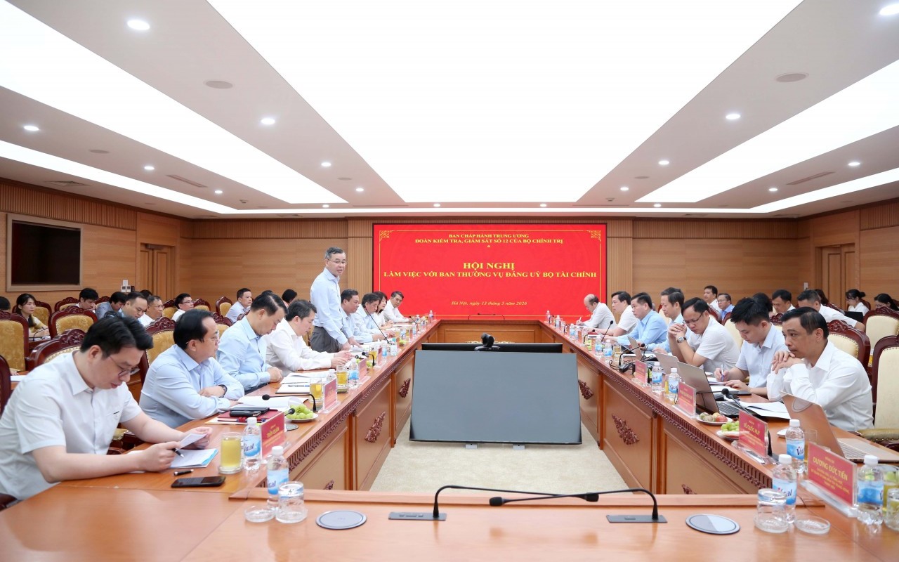 doan kiem tra giam sat so 12 cua bo chinh tri ban bi thu lam viec voi ban thuong vu dang uy bo tai chinh