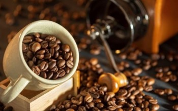Ngày 16/5: Giá cà phê đảo chiều giảm mạnh, hồ tiêu tiếp tục neo cao
