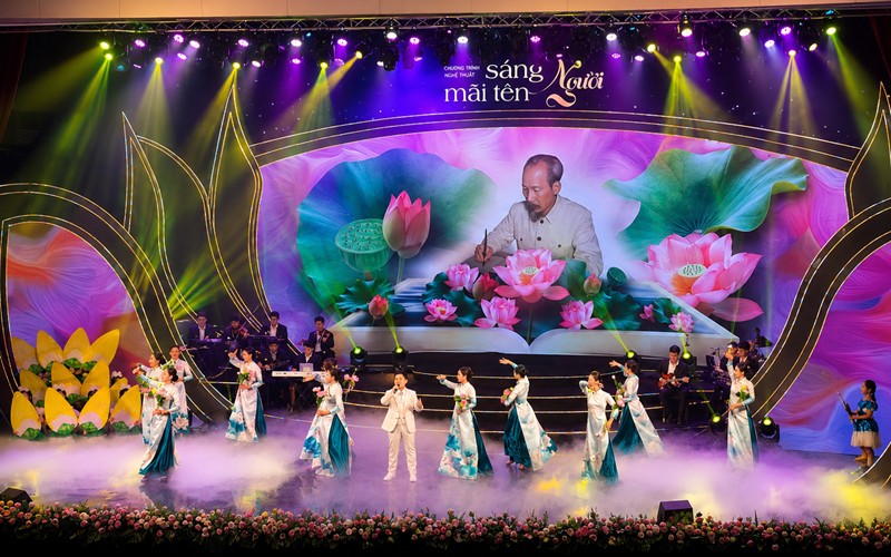 Chương trình nghệ thuật “Sáng mãi tên Người”: Lan tỏa tư tưởng, đạo đức, phong cách Hồ Chí Minh
