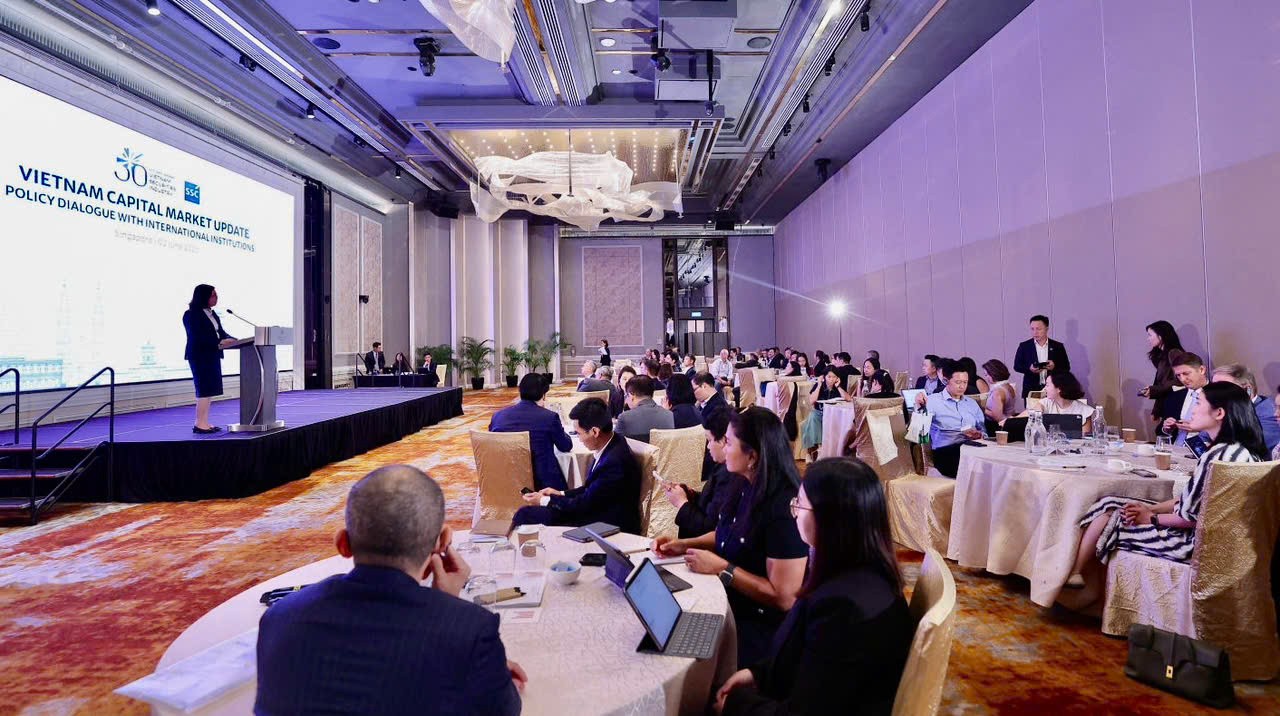 Tiếp tục hoàn thiện thể chế, nâng cao độ mở của thị trường vốn Tiếp tục hoàn thiện thể chế, nâng cao độ mở của thị trường vốn