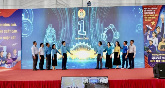 Nâng cao năng suất lao động gắn với cải thiện thu nhập
