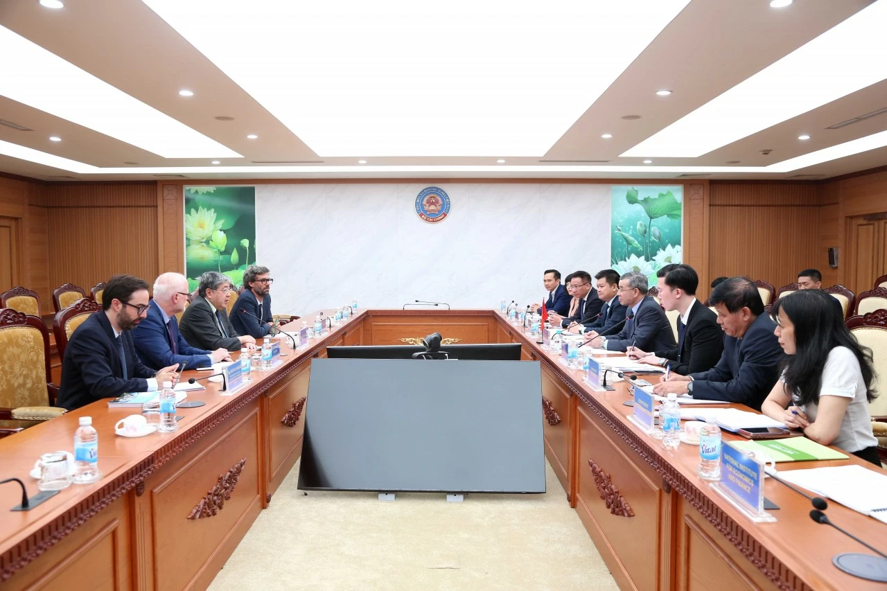 Bộ trưởng Ngô Văn Tuấn tiếp Phó Tổng thư ký OECD Yasushi Masaki Bộ trưởng Ngô Văn Tuấn tiếp Phó Tổng thư ký OECD Yasushi Masaki