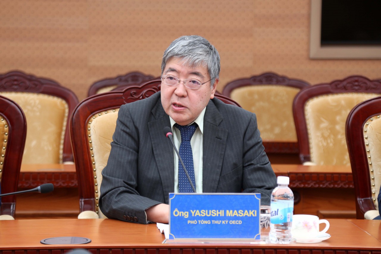 Bộ trưởng Ngô Văn Tuấn tiếp Phó Tổng thư ký OECD Yasushi Masaki