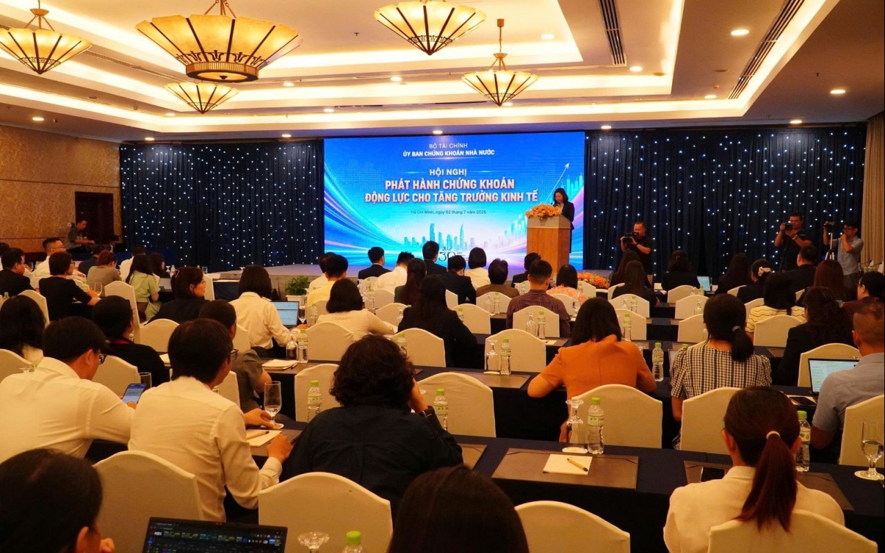 phat hanh chung khoan khoi thong nguon luc cho muc tieu tang truong