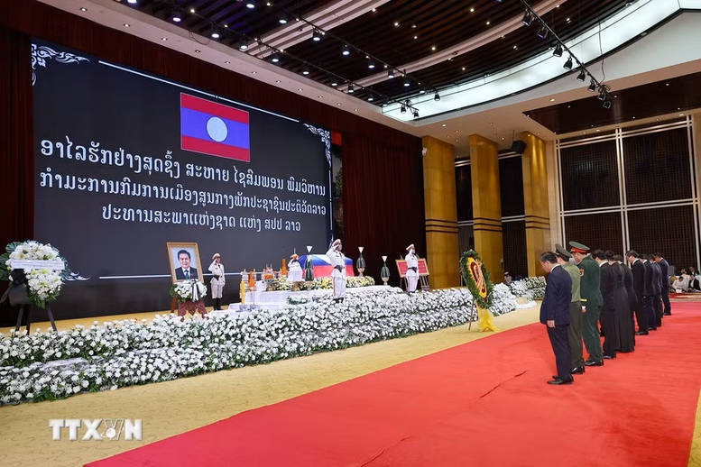 Chủ tịch Quốc hội Trần Thanh Mẫn viếng đồng chí Saysomphone Phomvihane Chủ tịch Quốc hội Trần Thanh Mẫn viếng đồng chí Saysomphone Phomvihane